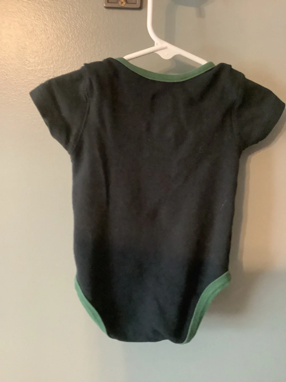 NHL Minnesota Wild Infant Bodysuit - Black, Green & Red. 6-9 months. EUC.